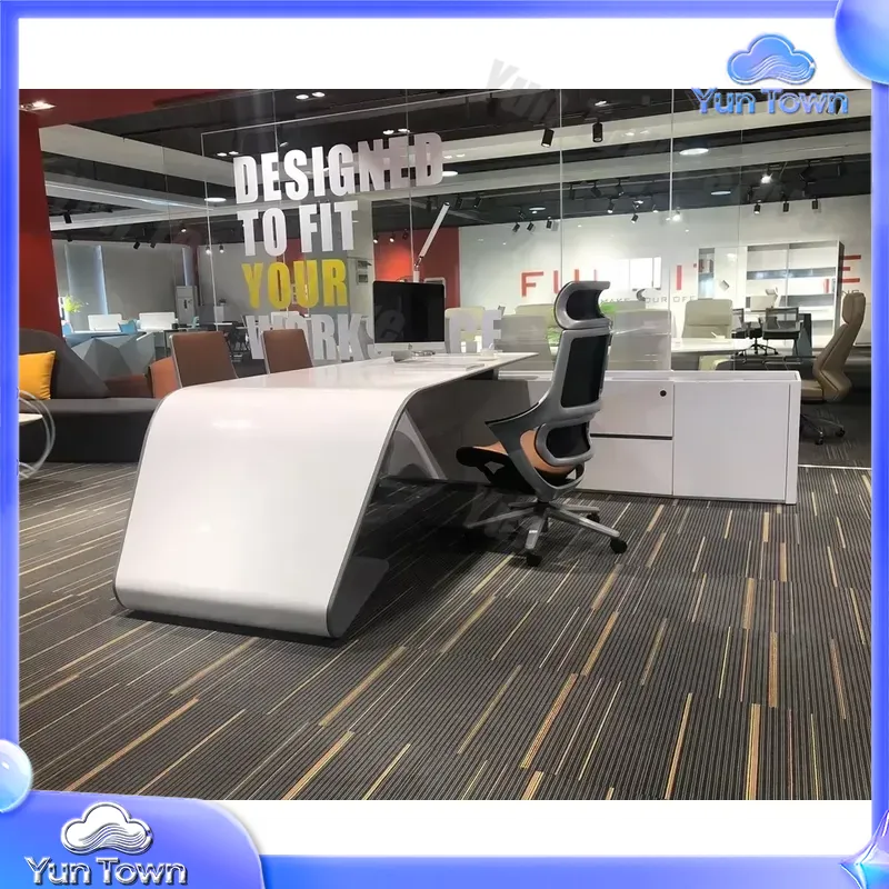 Office Tech And Management - مكتب تنفيذي حديث على شكل حرف