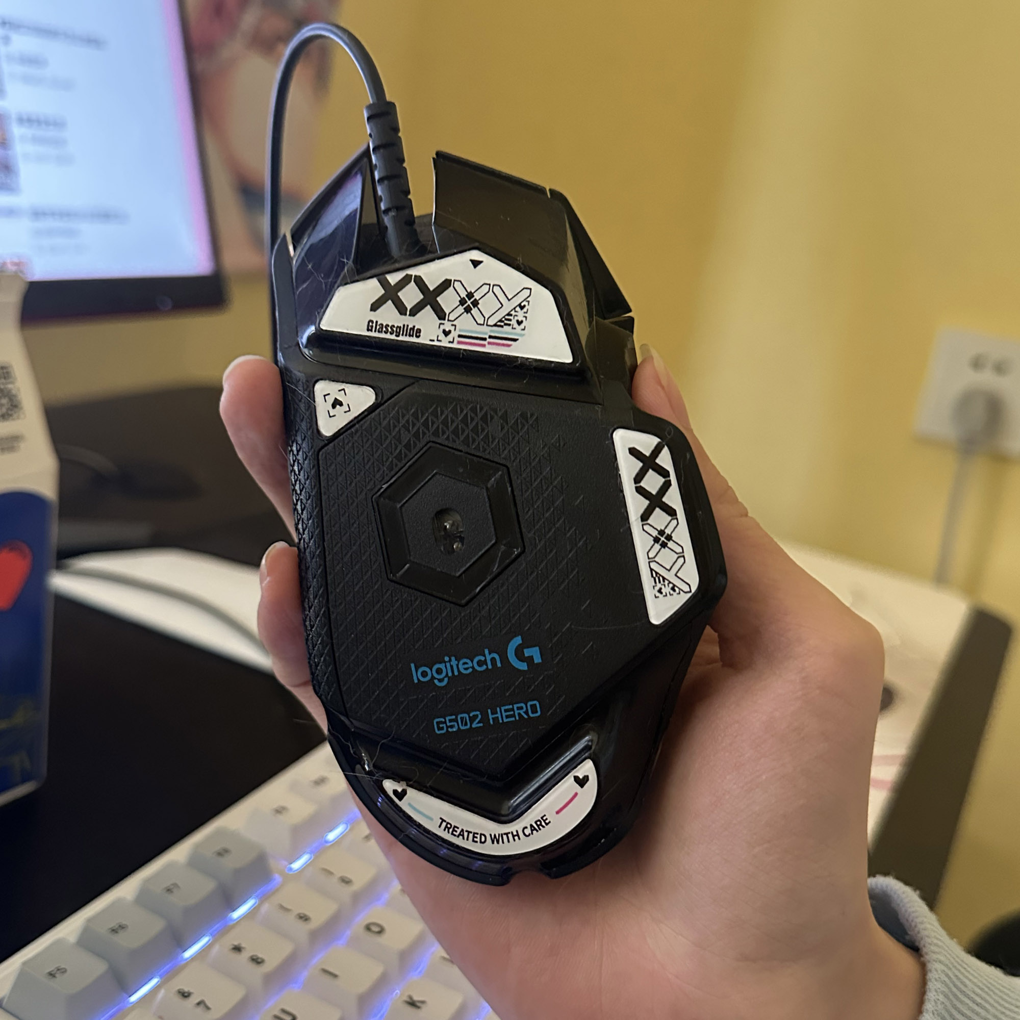 وسادات قدم من الزجاج المقسى من - مراجعة Logitech Mouse G502 وسعره