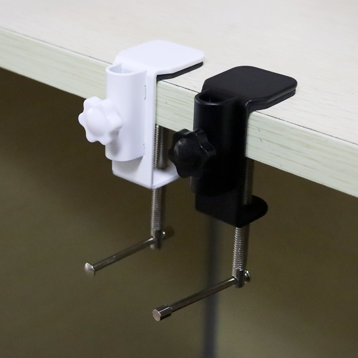 محول مشبك مكتبي عالمي على شكل  - مراجعة Webcam Stand Clip وسعره